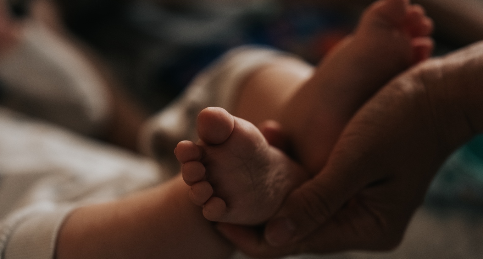 Nahaufnahme kleiner Babyfüße